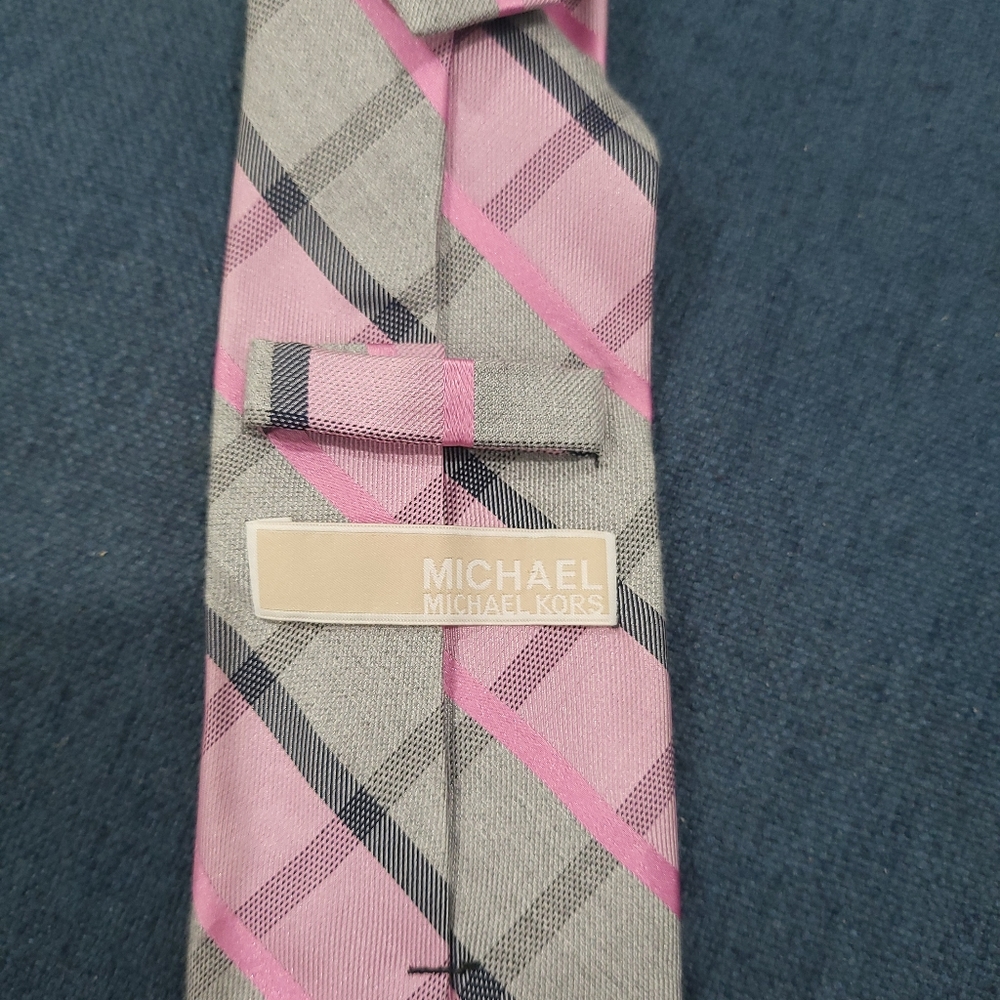 Tie - Picture 2 of 3